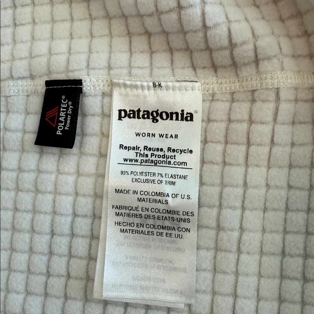 Patagonia | W's R1® Quarter-Zip Fleece Pullover | Birch White | Large | #40118 - Picture 10 of 11